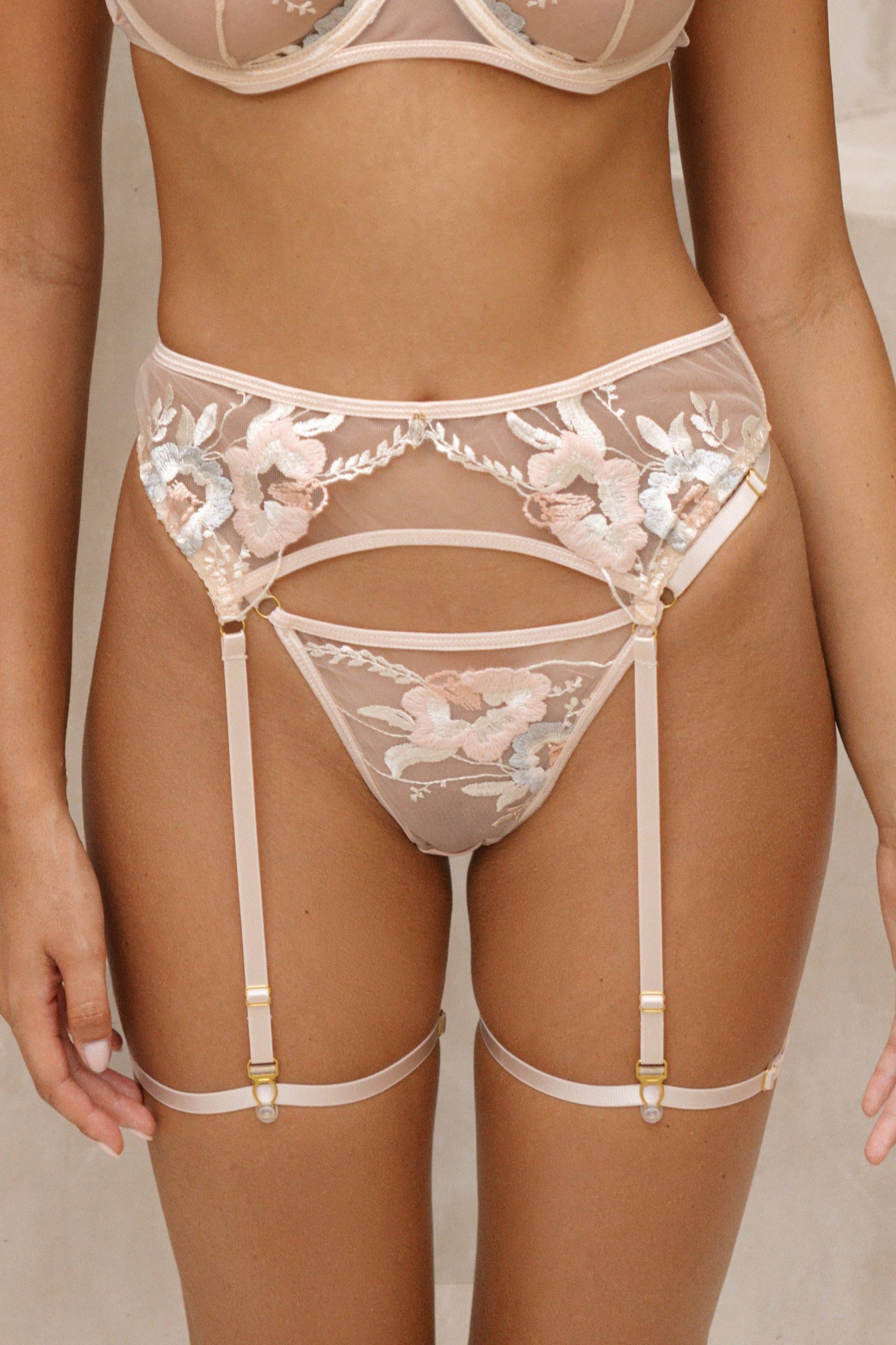 Seira_Lace_Rosie_Garter_Belt_Pink_Front.jpg